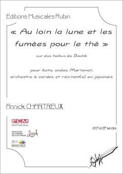 Au loin la lune et les fumées pour le thé 