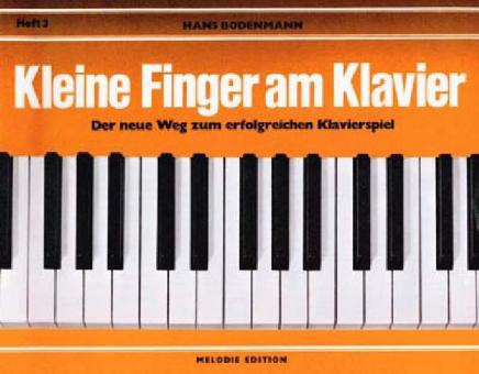 Kleine Finger am Klavier 3 