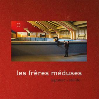 Les Frères Méduses, Signature - Still Life 