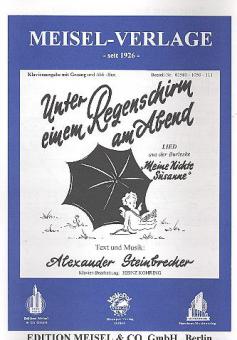 Unter einem Regenschirm am Abend 