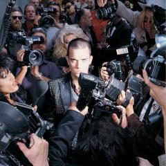 Let Me Entertain You von Robbie Williams (Download) 